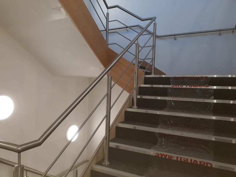 Stainless steel balustrade and handrail in a stairwell